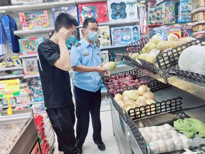守护“鲜”安全——济南平阴市场监管部门开展生鲜食品销售风险防控专项检查